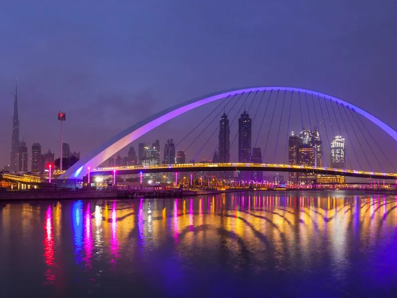 Dubai Canal di notte property management