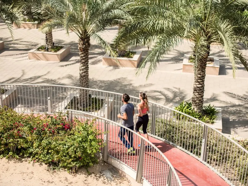 Lifestyle a Dubai, jogging tra le palme