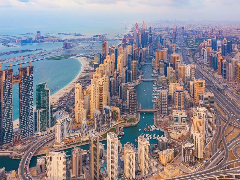 Vivere o non vivere a Dubai aspetti da valutare